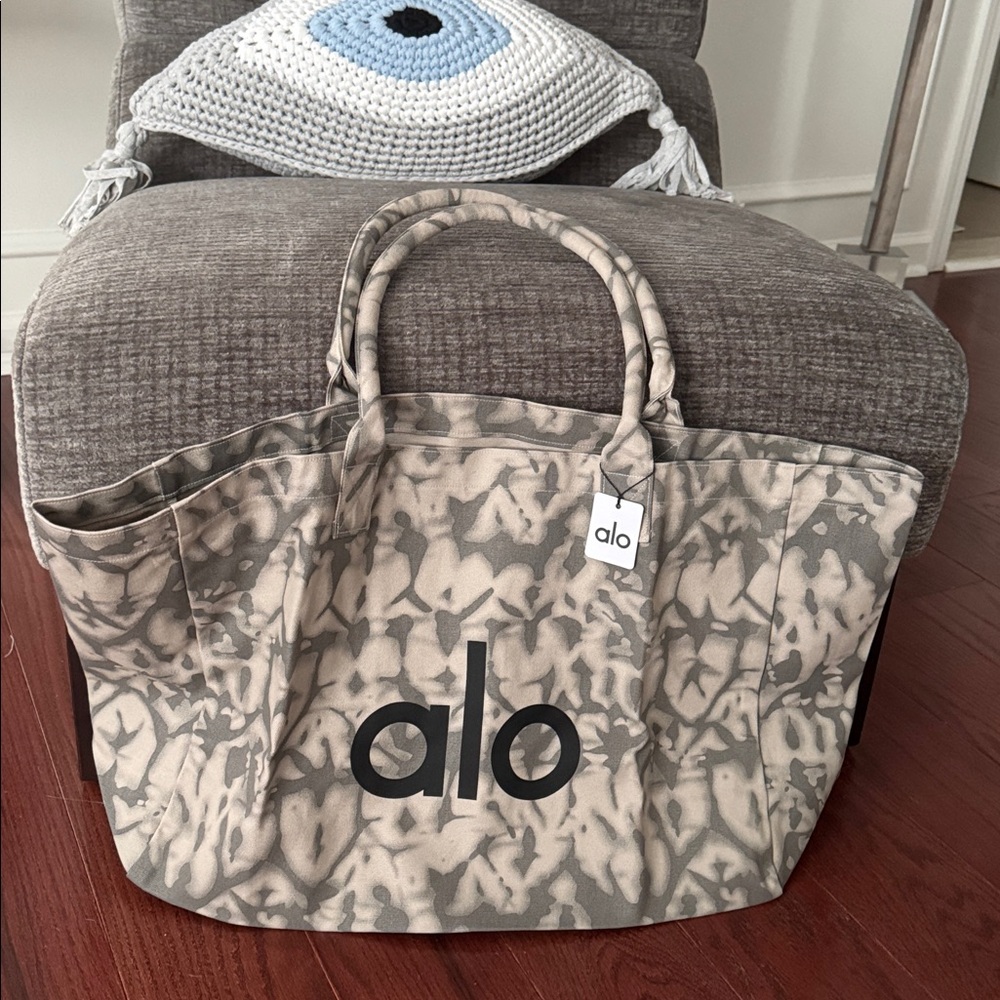 ALO Yoga Gray and Black Tote Bag